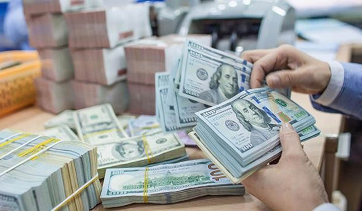 Giá USD ngân hàng tăng mạnh, lên mức kịch trần