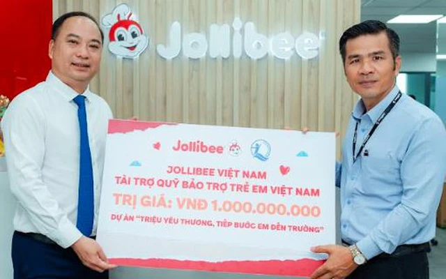 Jollibee Việt Nam vừa trao tặng 1 tỷ đồng cho Quỹ Bảo trợ Trẻ em Việt Nam, hỗ trợ học sinh khó khăn