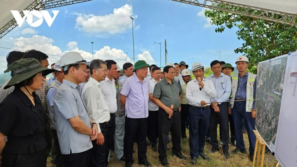 Thủ tướng Phạm Minh Chính khảo sát địa điểm để triển khai đề án thành lập Khu Thương mại Tự do