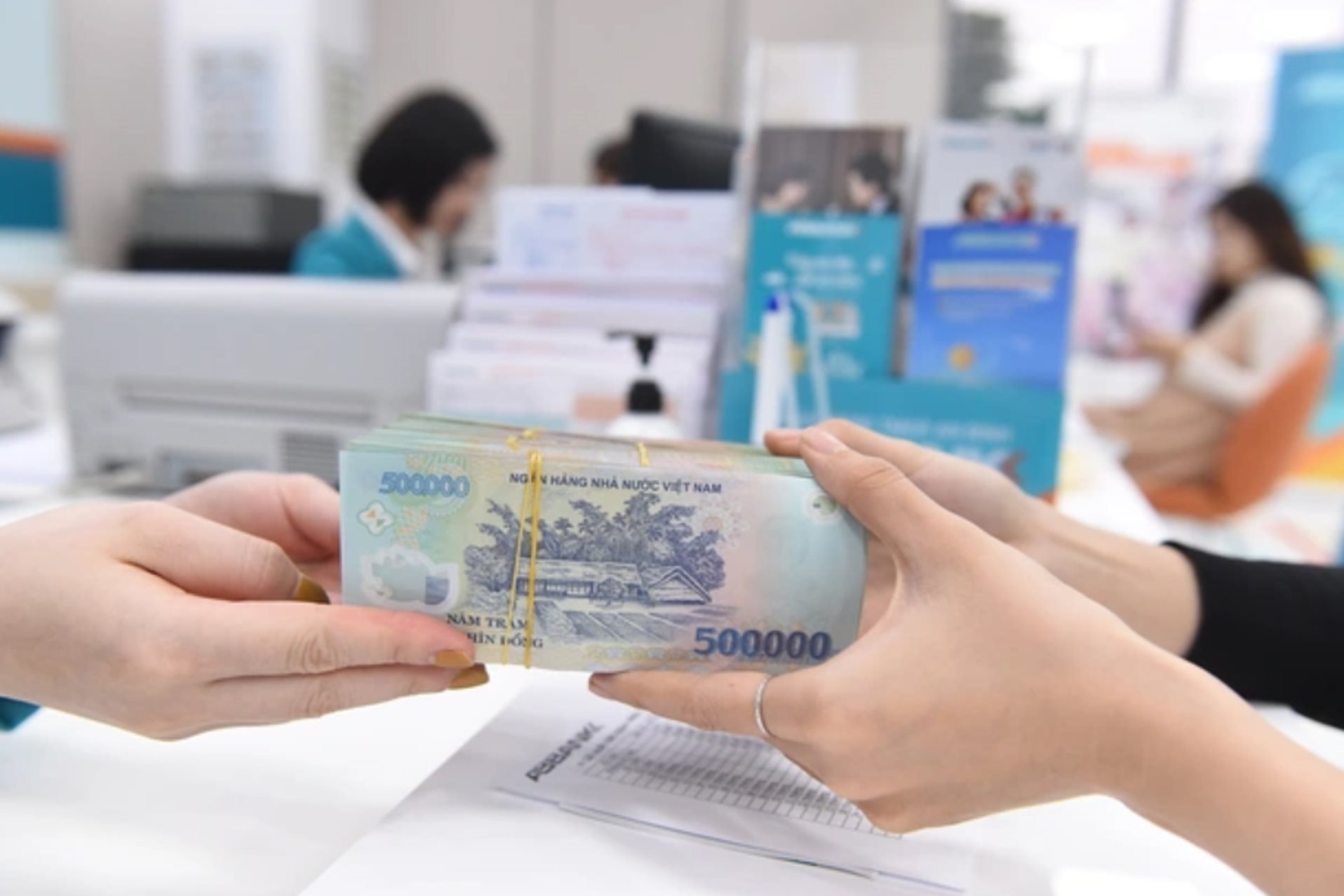 Đầu tháng 10, gửi tiết kiệm tại Agribank, Vietcombank, BIDV, VietinBank có lãi cao nhất?