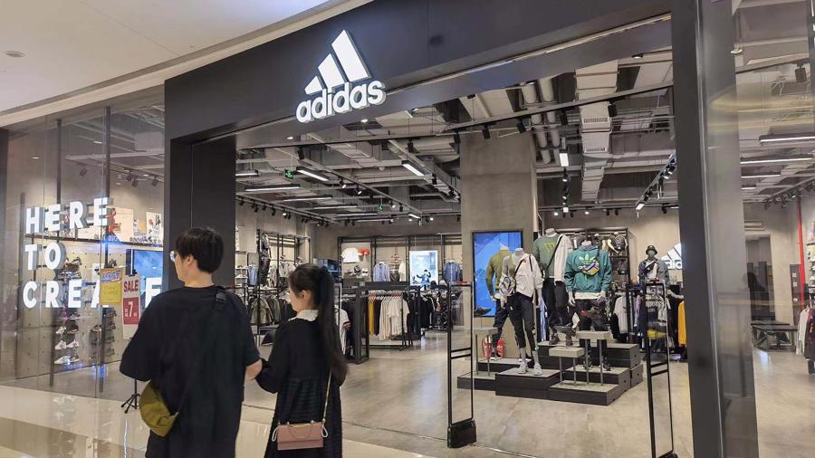 Adidas hồi sinh ấn tượng từ khủng hoảng