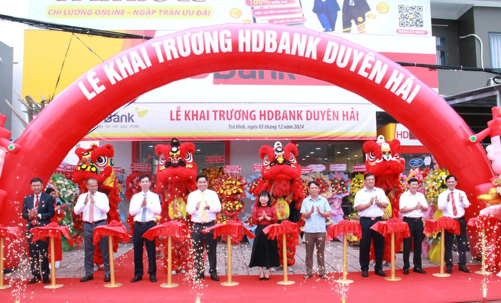 Lễ khai trương HDBank Duyên Hải ở tỉnh Trà Vinh vào ngày 5/12/2024. Ảnh: VOH