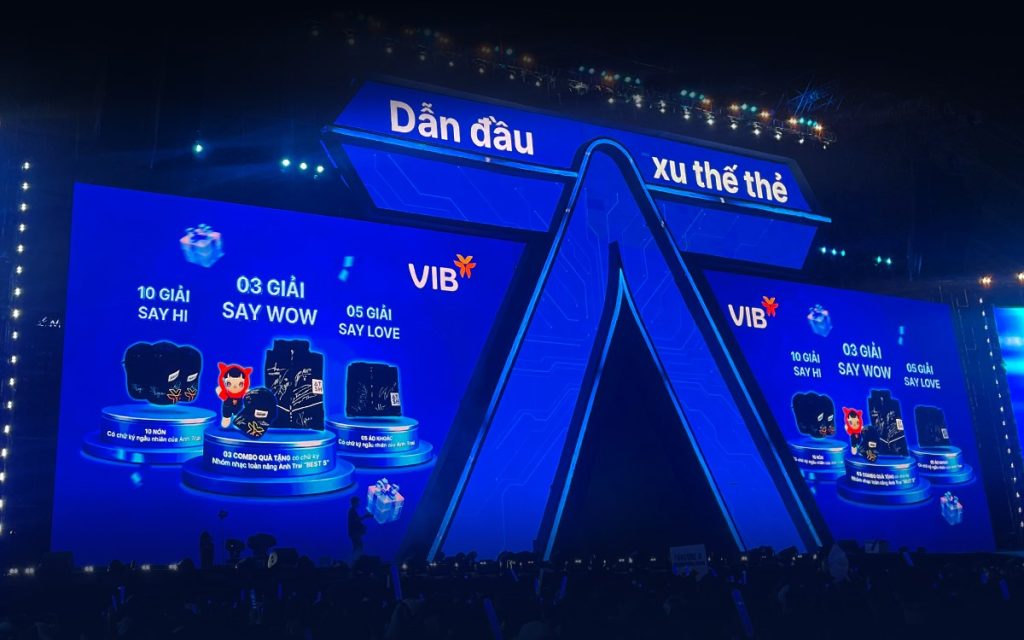 Slogan “Dẫn đầu xu thế thẻ” được VIB lồng ghép trong suốt chương trình. Ảnh: Thông tấn xã Việt Nam