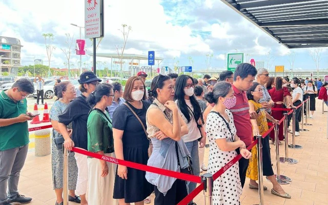 AEON Huế đón hơn 100.000 lượt giao dịch trong tuần đầu mở cửa 1 AEON Huế đã ghi nhận hơn 100.000 lượt giao dịch chỉ trong tuần đầu mở cửa