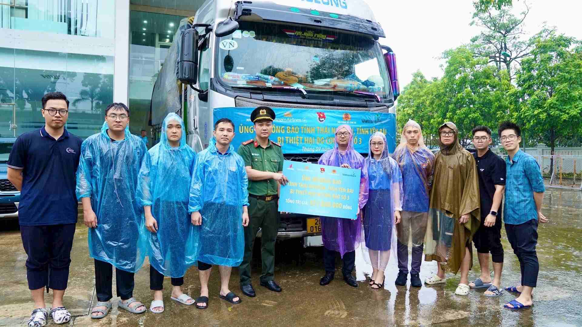 NHNN họp về hỗ trợ 73.000 khách hàng vay vốn sau bão 3 NHNN 1
