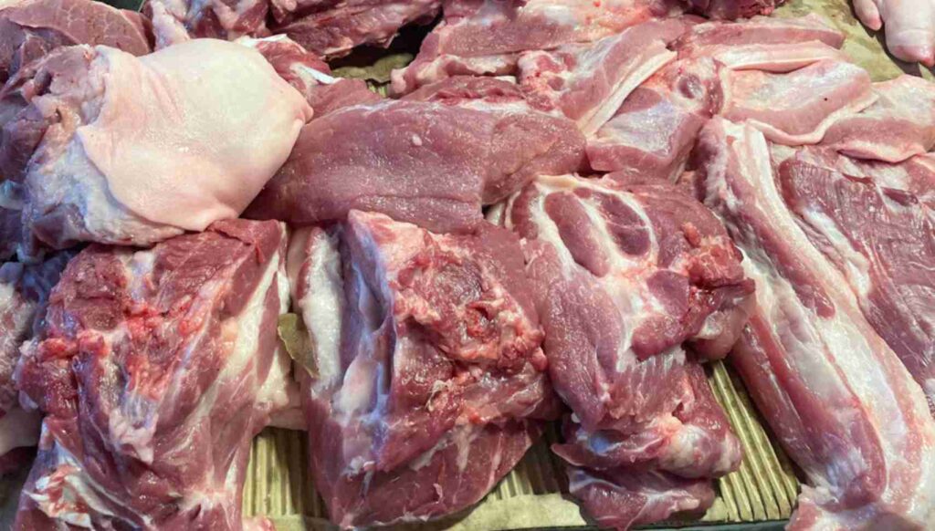 Rau xanh Hà Nội khan hiếm sau bão số 3 3 rau xanh và thịt lợn