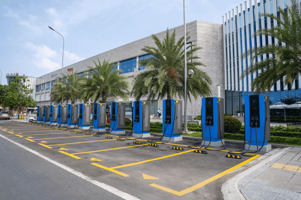 Cuộc chiến xe điện: Các "ông lớn" Trung Quốc đối đầu VinFast 4 he-thong-tram-sac-tuong-tu-vinfast