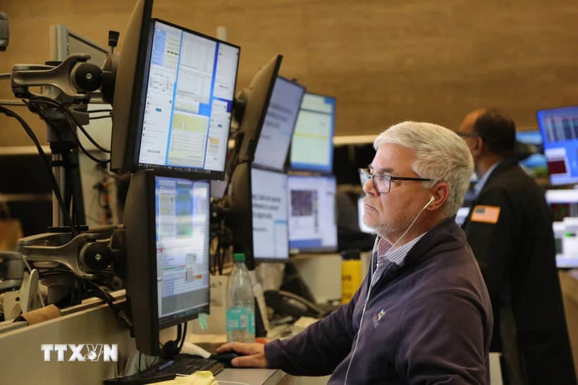 Chứng khoán Mỹ tăng mạnh, Dow Jones vượt 42.000 điểm 1 chứng khoán Mỹ