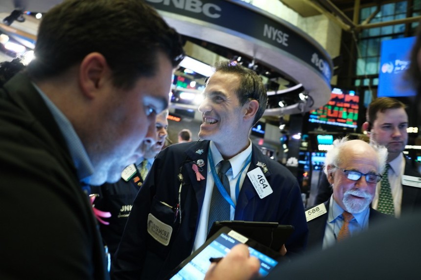 Cổ phiếu Tesla tăng gần 22 giúp Nasdaq và S&P 500 khởi sắc 1 co-phieu-tesla