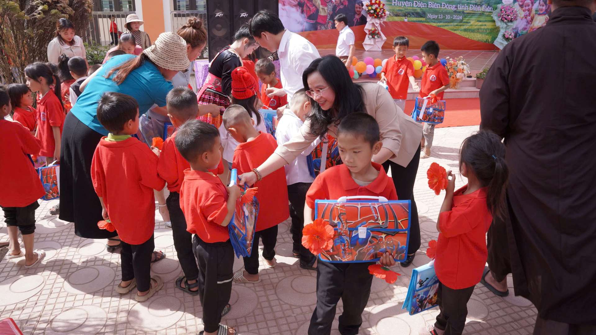 SHB khánh thành công trình lớp học trị giá 12,5 tỷ đồng tại Điện Biên 3 SHB đã thể hiện rõ cam kết của mình trong việc nâng cao chất lượng giáo dục và hỗ trợ phát triển cộng đồng