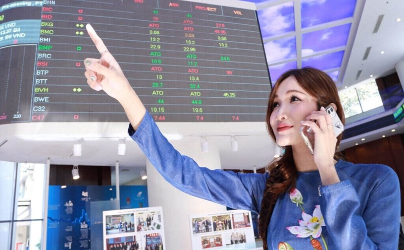 Cổ phiếu ngân hàng kéo VN-Index vượt 1.300 điểm trong gần 10 tháng 2024 2 cổ phiếu