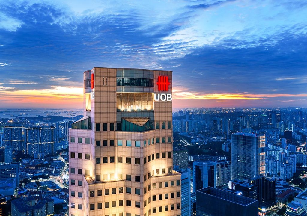 Ngân hàng đồng hành cùng người dân, doanh nghiệp hậu bão lũ 3 Ngân hàng UOB (Singapore) đã hạ dự báo tăng trưởng GDP cả năm 2024 của Việt Nam từ 6% xuống còn 5,9%. Ảnh: Ngân hàng UOB