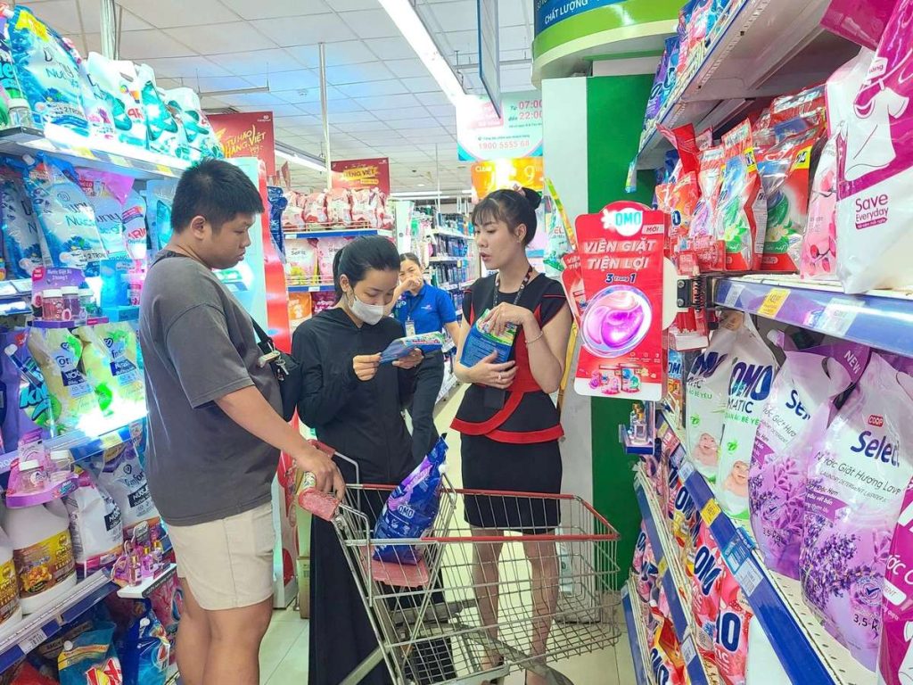Học lỏm bí quyết mua sắm size lớn, tiết kiệm đến 50% chi phí 3 Saigon Co.op đã triển khai chương trình khuyến mãi "Túi hàng to - Giá tiền nhỏ" với mức giảm giá lên đến 50% cho hơn 1.000 sản phẩm size lớn
