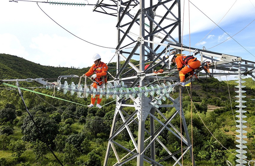 EVN lỗ kỷ lục, cần cải cách giá điện ngay lập tức 2 Theo Bộ Công Thương, khoản lỗ khổng lồ của EVN một phần đến từ chênh lệch giữa giá bán lẻ điện
