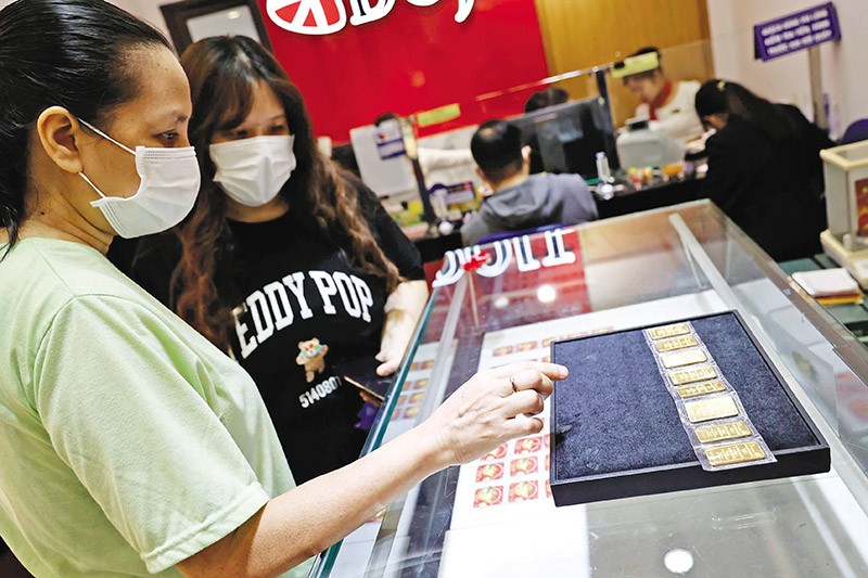 Khó Mua Vàng Miếng SJC: “Chợ Đen” Lên Ngôi, Người Dân Loay Hoay