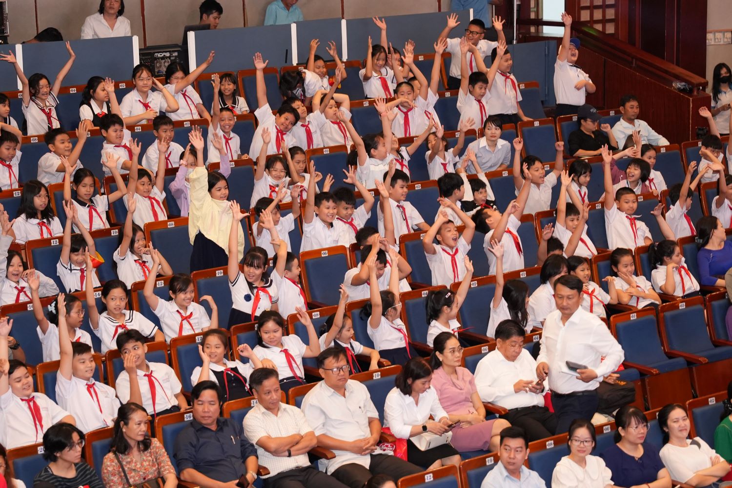 Unilever Việt Nam tăng cường nhận thức vệ sinh qua ngày Thế Giới Rửa Tay 2024 2 Ngày Thế giới rửa tay với xà phòng được tổ chức nhằm truyền thông rộng rãi về tầm quan trọng của vệ sinh tay, đặc biệt trong bối cảnh đại dịch và các dịch bệnh truyền nhiễm đang có nguy cơ gia tăng