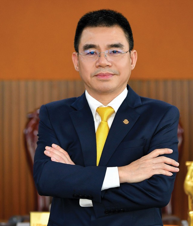 Để ngân hàng thuận lợi trong hỗ trợ khách hàng chịu thiệt hại bởi bão số 3 4 pho-chu-tich-thuong-truc-ngan-hang-LP-Bank