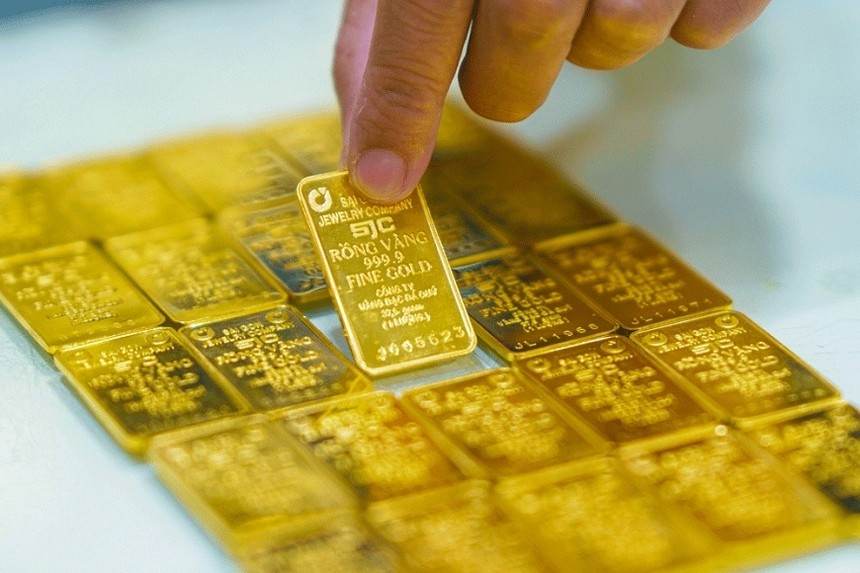 Giá vàng lập đỉnh mới do bất ổn toàn cầu và chính sách tiền tệ 2 giá vàng tiếp tục thay đổi
