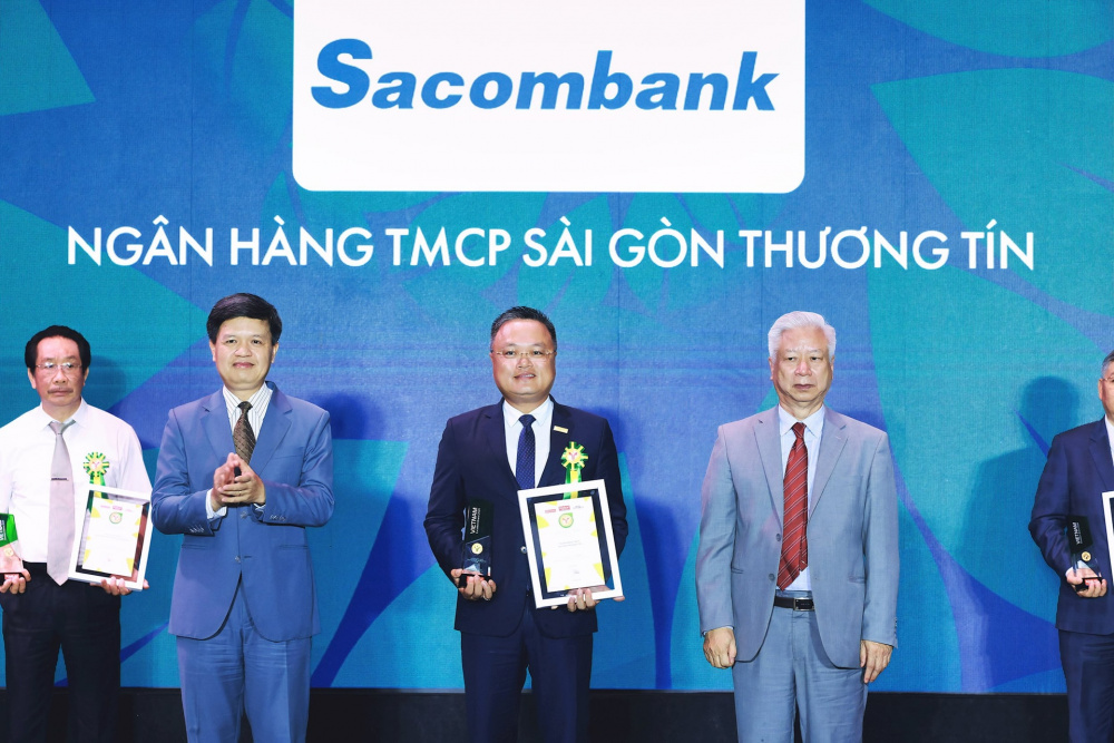 Sacombank tiếp tục giữ vững thương hiệu mạnh Việt Nam 13 năm liên tiếp 1 Sacombank vừa được vinh danh là một trong những thương hiệu mạnh Việt Nam năm 2023, đánh dấu 13 năm liên tiếp ngân hàng nhận được danh hiệu này
