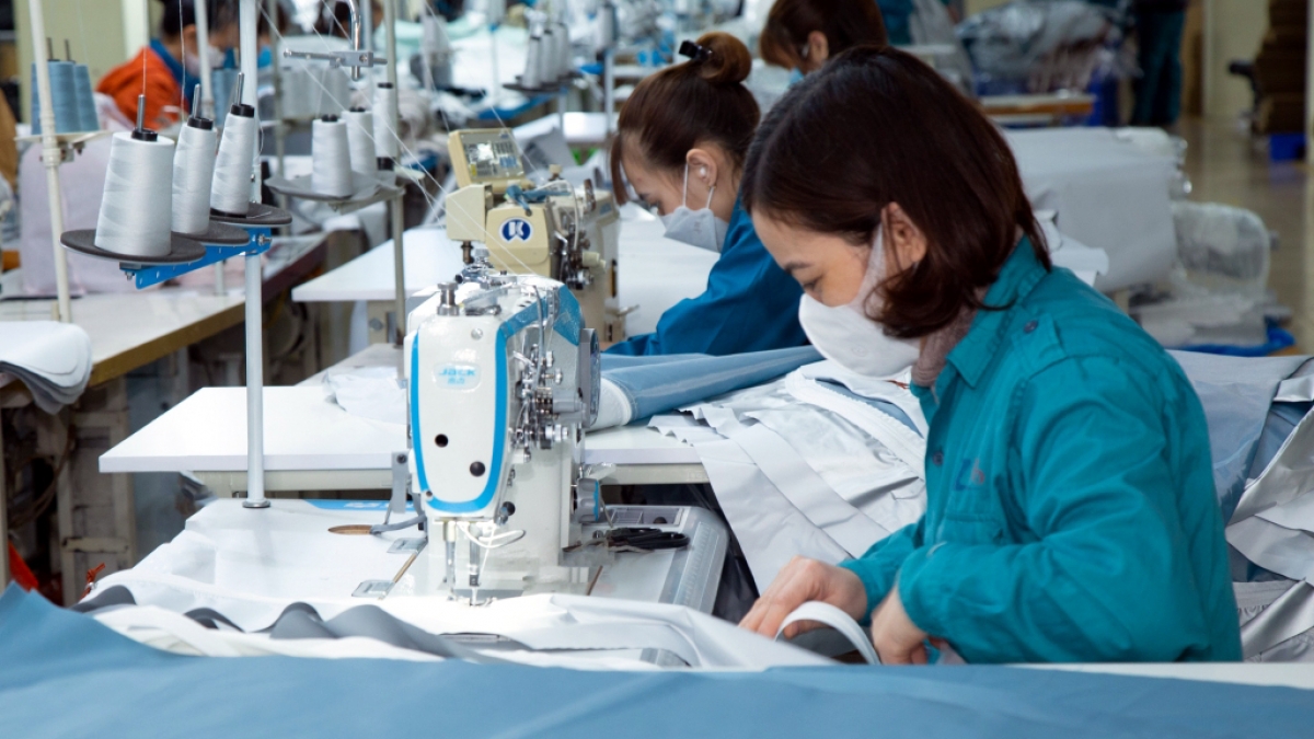GDP 9 tháng tăng 7,4%, công nghiệp chế biến chế tạo là động lực 2 san-xuat-va-xuat-khau-det-may