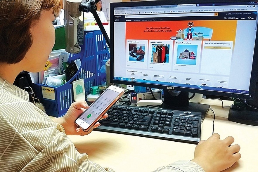 Thương Mại Điện Tử “Bùng Nổ”: Thách Thức Mới Cho Hải Quan