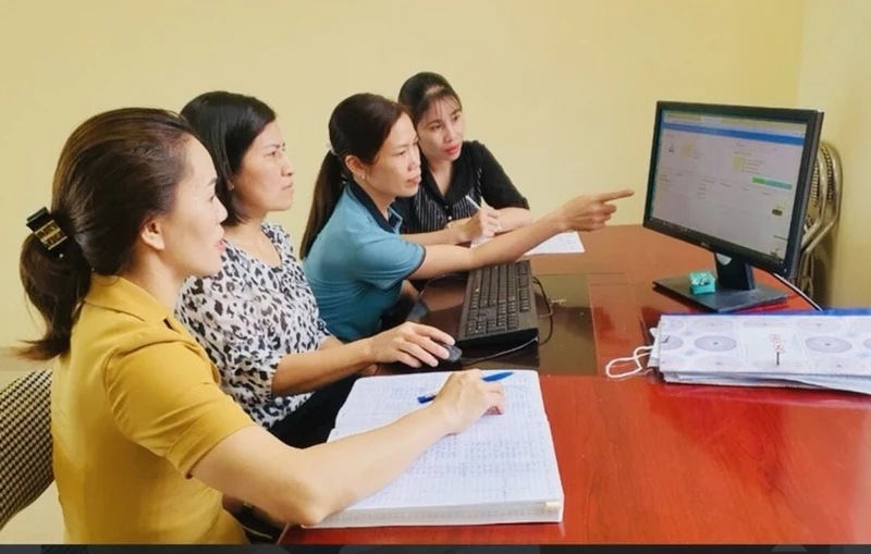 Chuyển đổi số giúp phụ nữ tiếp cận thông tin và thị trường