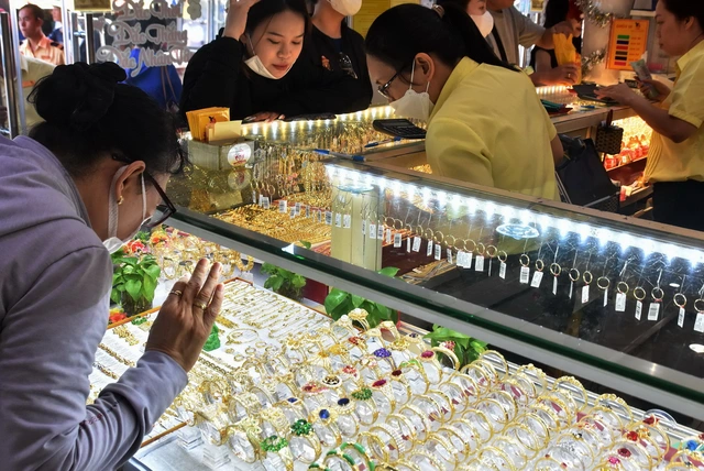 Giá vàng hôm nay 9/10: Giảm sốc, rơi thẳng đứng