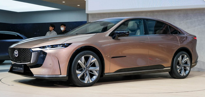 Mazda trình làng mẫu sedan điện - 60s hôm nay