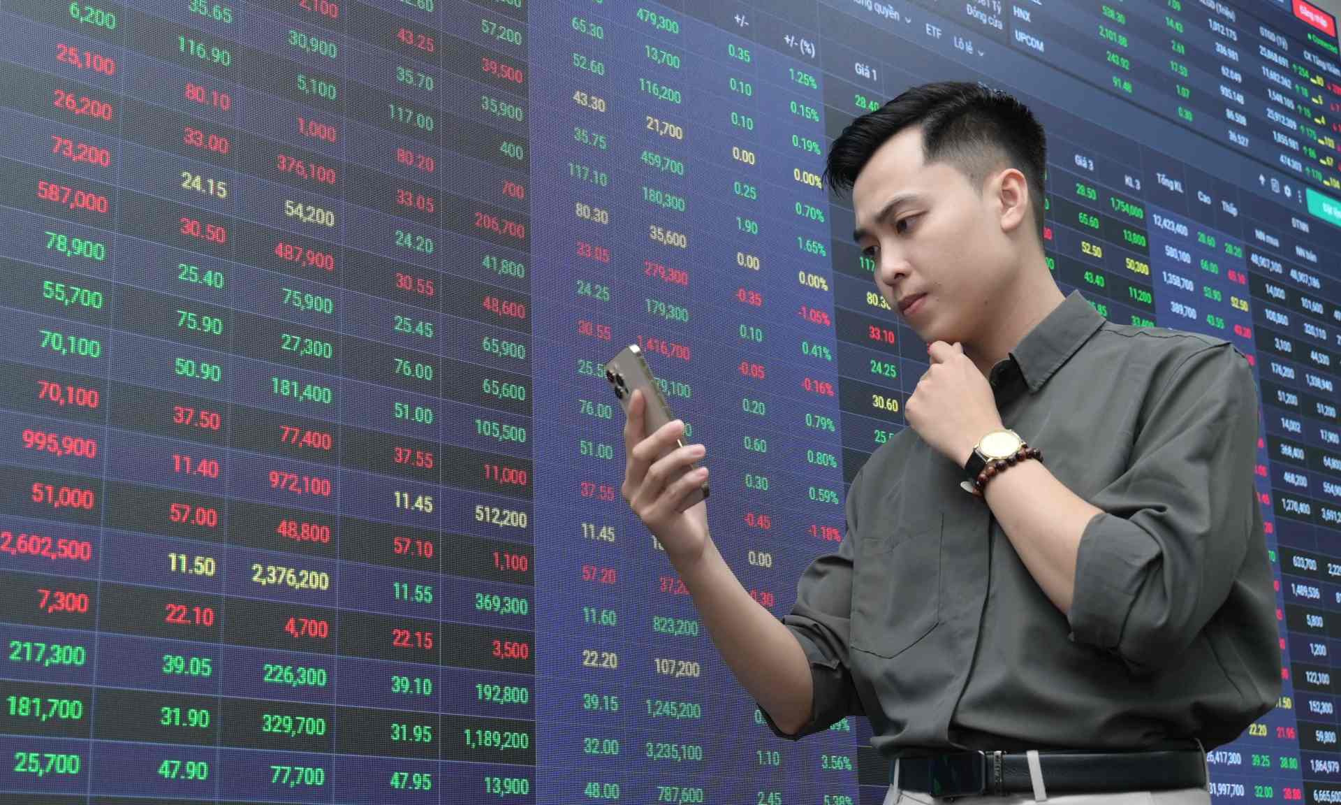 Cổ phiếu nên bán khi hồi phục VN-Index giảm 33 điểm tuần qua - 60s Hôm Nay