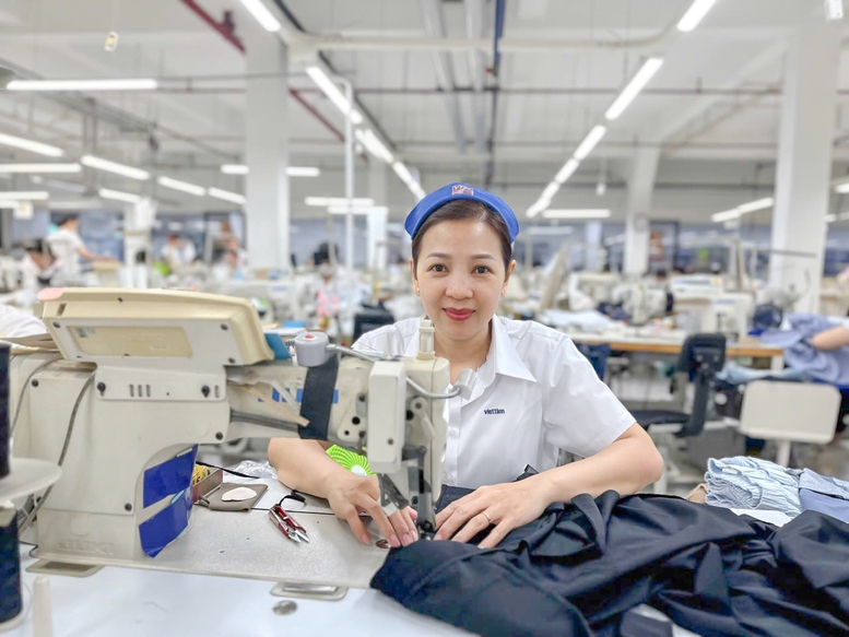 Xuất nhập khẩu Việt Nam 2024 liệu có vượt qua kỷ lục? 1 Muc-tieu-xuat-khau-44-ty-USD-cua-det-may-Viet-Nam-nam-2024-la-rat-kha-thi
