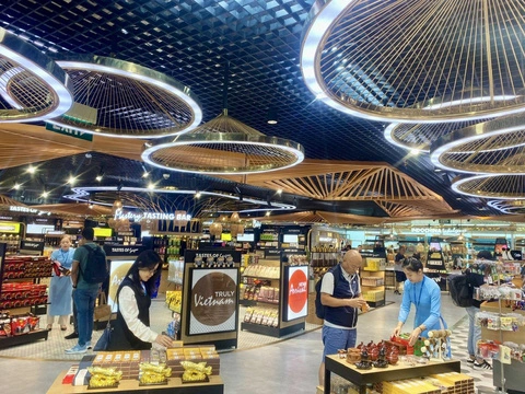 Cơ hội tăng doanh thu bán lẻ hàng không lên 30-40% 2 hoạt động mua sắm bán lẻ tại sân bay