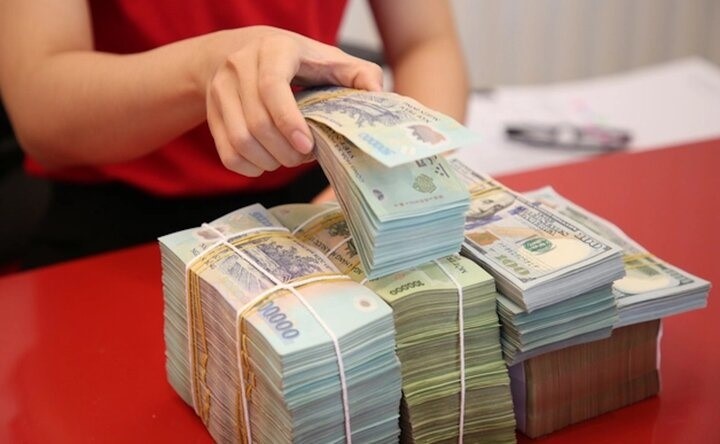 Lãi suất ngân hàng tăng liên tục: Cơ hội hay thách thức cho người gửi tiền 1 ngân hàng tăng lãi suất