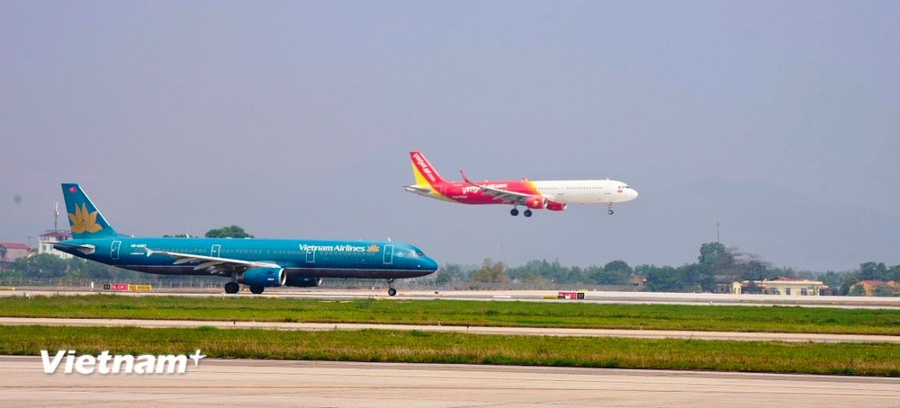 Vé máy bay cao điểm Tết 2025: Giá tăng cao, nhiều đường bay kín chỗ 1 vé máy bay