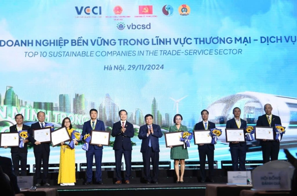 ESG - Nền tảng vững chắc cho hành trình bền vững của doanh nghiệp Việt 2 BIDV, VietinBank và Mufg Bank, LTD là 3 ngân hàng được vinh danh trong lĩnh vực thương mại