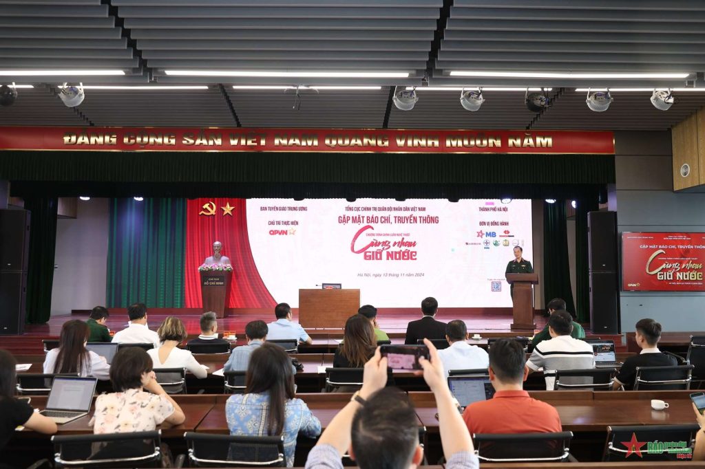 “Cùng nhau giữ nước”: Khi nghệ thuật tri ân lịch sử 2 Đại tá Phạm Văn Tú nhấn mạnh ý nghĩa nhân văn sâu sắc của chương trình nghệ thuật "Cùng nhau giữ nước"