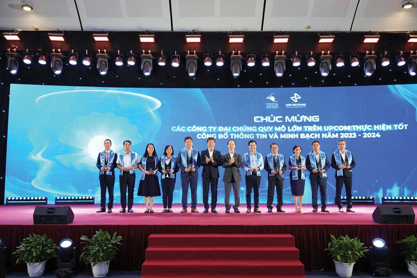 Doanh nghiệp trên sàn HNX cải tiến minh bạch thông tin 1 Các doanh nghiệp đã minh bách thông tin hơn trên sàn HNX