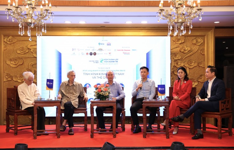Doanh nghiệp Việt cần đổi mới tư duy để bứt phá trong thời đại mới 1 Nguyên Bộ trưởng Bộ Thương mại Việt Nam Trương Đình Tuyển nhấn mạnh rằng tư duy mạnh hơn kinh nghiệm ở trong buổi tọa đàm. Ảnh: Báo Đầu Tư