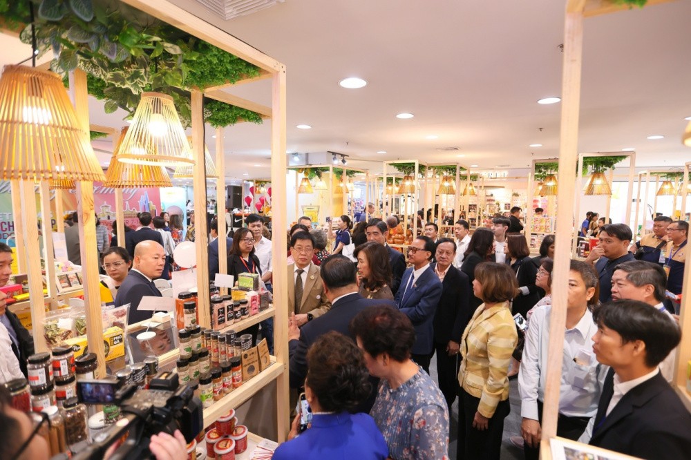 Central Retail đưa hàng Việt Nam chinh phục thị trường Thái Lan tại Udon Thani 2 Sự kiện Tuần hàng Việt Nam thu hút nhiều khách tham quan trong ngày đầu khai mạc