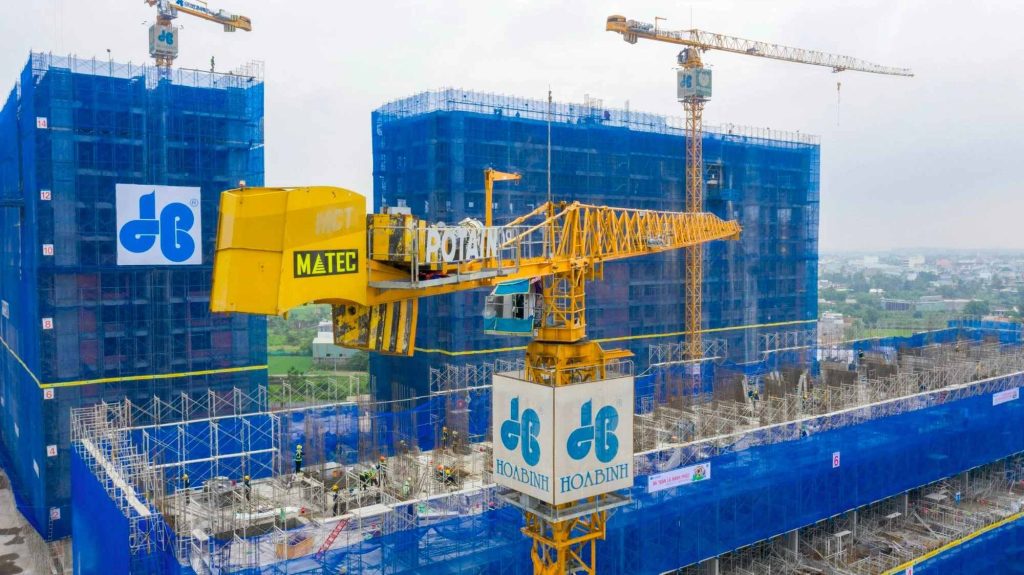 Nhà thầu xây dựng "hồi sinh" mạnh mẽ với loạt dự án nghìn tỷ 3 Tập đoàn Xây dựng Hòa Bình liên tiếp trúng thầu nhiều dự án lớn. Ảnh: Góc nhìn pháp lý