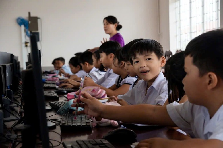 Hành trình 20 năm Viettel “thay đổi thế giới" bằng giáo dục 1 Viettel cùng Bộ Giáo dục và Đào tạo chính thức khởi công kết nối mạng giáo dục vào tháng 9/2008