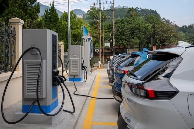 Vingroup và PV Power "song kiếm hợp bích" phủ sóng trạm sạc xe điện 1 Vingroup và PV Power hợp tác cùng nhau đẩy mạnh phát triển mạng lưới trạm sạc xe điện