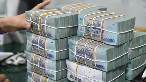 Cạnh tranh vốn: Ngân hàng đua tăng lãi suất, phát hành trái phiếu 4 cạnh tranh vốn và áp lực nợ xấu