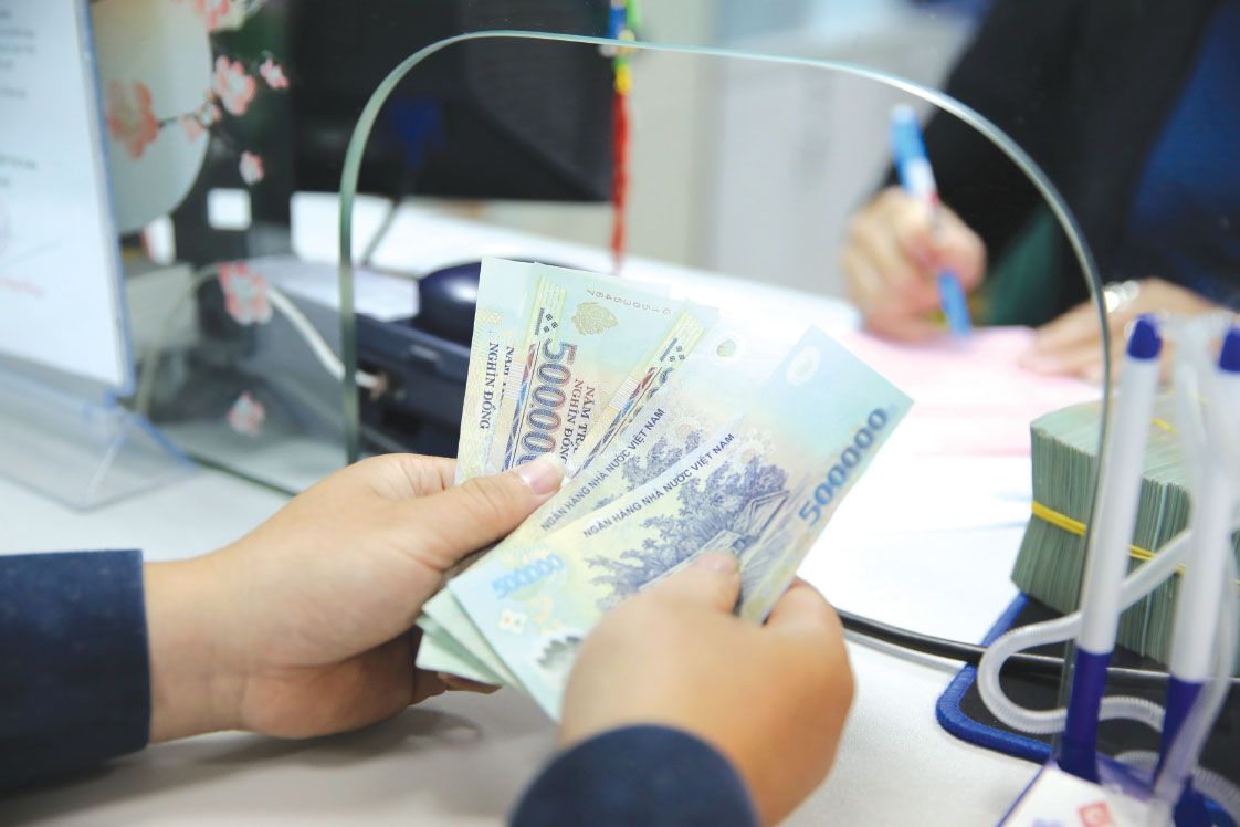 Cạnh tranh vốn: Ngân hàng đua tăng lãi suất, phát hành trái phiếu 1 cạnh tranh vốn và tín dung