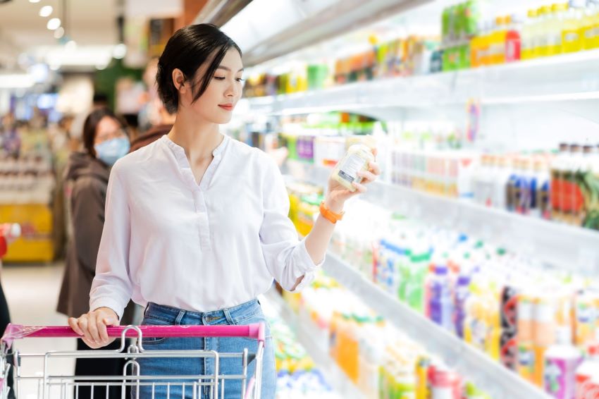Người Việt Lạc Quan Nhất ASEAN Về Tăng Trưởng Kinh Tế 2 người tiêu dùng lạc quan về triển vọng kinh tế