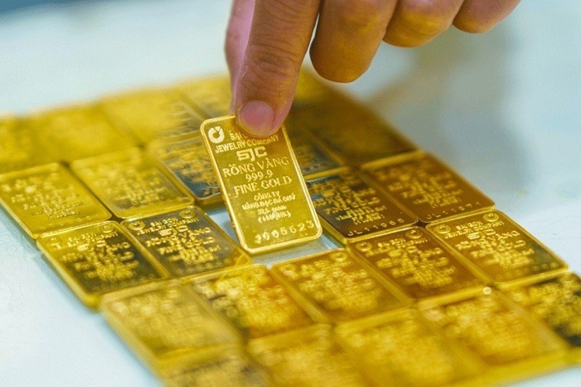 Giá vàng tăng vọt 5 ngày liên tiếp, nhà đầu tư “lỡ sóng” tiếc hùi hụi