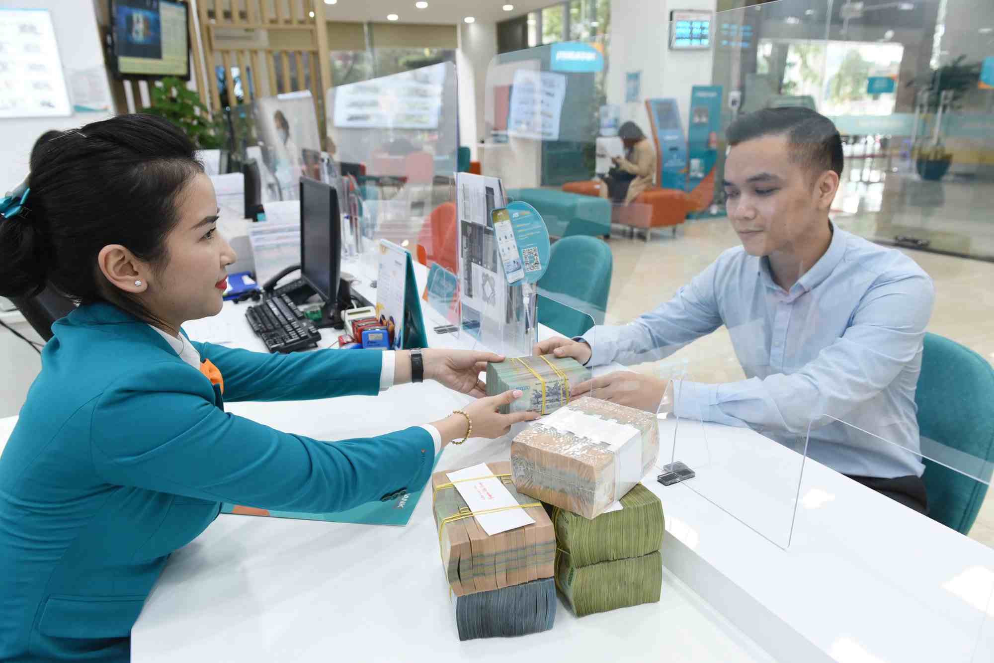 Lãi suất tiết kiệm 2024: Tăng nhẹ cuối năm, khó đạt 7%/năm 4 lãi suất tiết kiệm ổn định