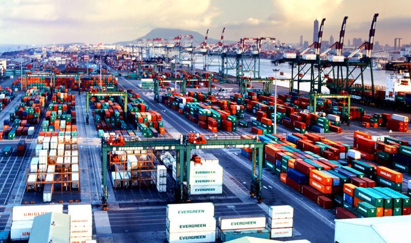 Hoạt động thương mại của Việt Nam ngày càng phát triển mạnh mẽ