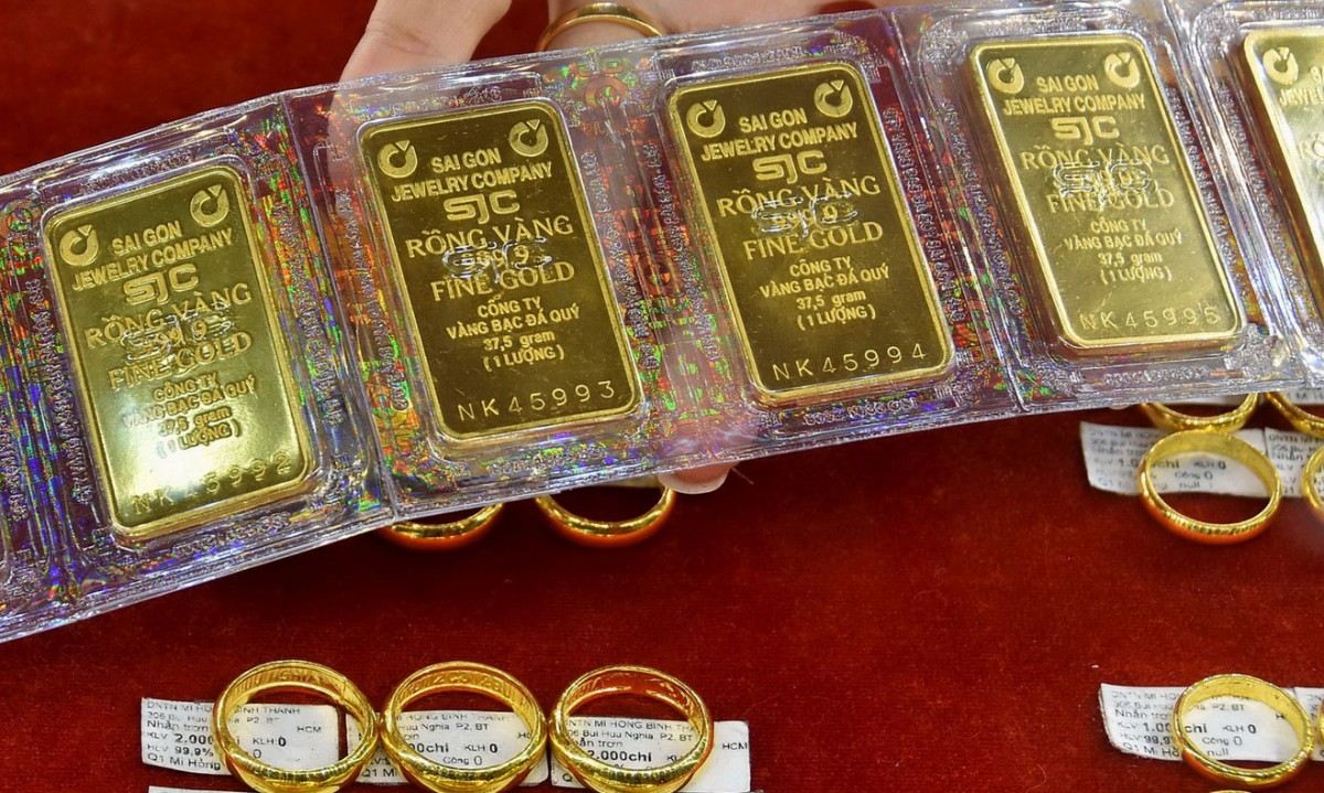 Vàng nhẫn xuống giá: Giảm thêm 100 nghìn đồng/lượng 2 Mức giá vàng nội địa lại có sự khác biệt