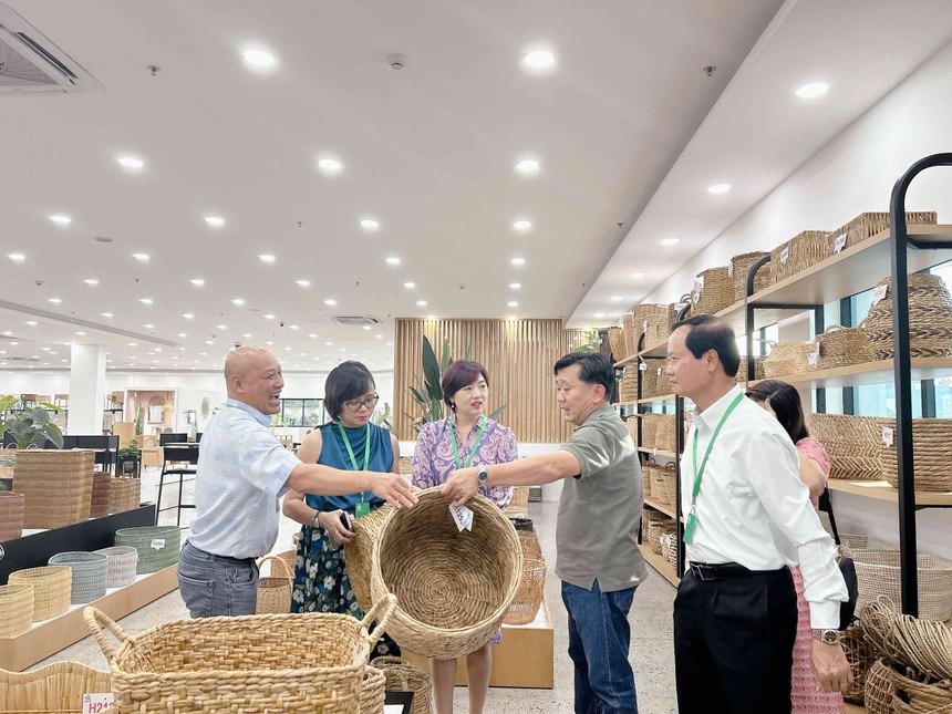 Mở rộng tiềm năng xuất khẩu hàng thủ công mỹ nghệ Việt Nam 1 Phát triển vùng nguyên liệu tăng thêm cơ hội cạnh tranh cho xuất khẩu