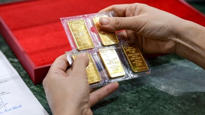 Giá vàng nhảy múa: Người dân hoang mang, tiệm vàng "thả câu" 2 Thao túng giá vàng
